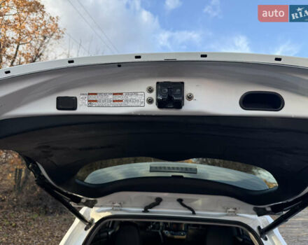 Білий Тойота РАВ 4, об'ємом двигуна 2.49 л та пробігом 150 тис. км за 22500 $, фото 13 на Automoto.ua