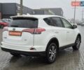 Белый Тойота РАВ 4, объемом двигателя 2.49 л и пробегом 132 тыс. км за 19200 $, фото 3 на Automoto.ua