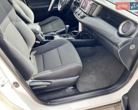 Белый Тойота РАВ 4, объемом двигателя 2 л и пробегом 171 тыс. км за 19999 $, фото 84 на Automoto.ua