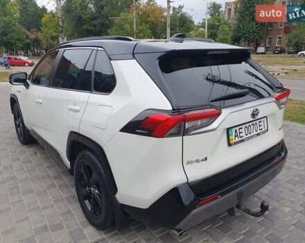Белый Тойота РАВ 4, объемом двигателя 2.5 л и пробегом 150 тыс. км за 33000 $, фото 1 на Automoto.ua