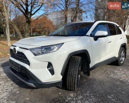 Тойота РАВ 4 2019 в Полтаве на Automoto.ua Белый Тойота РАВ 4, объемом двигателя 1.99 л и пробегом 101 тыс. км за 28700 $, фото 3 на Automoto.ua