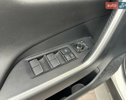 Белый Тойота РАВ 4, объемом двигателя 2 л и пробегом 70 тыс. км за 27999 $, фото 17 на Automoto.ua