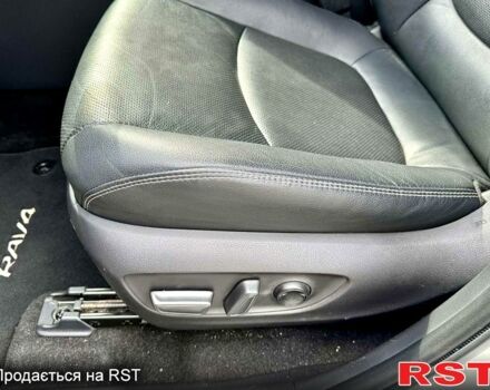 Білий Тойота РАВ 4, об'ємом двигуна 2 л та пробігом 92 тис. км за 29700 $, фото 10 на Automoto.ua