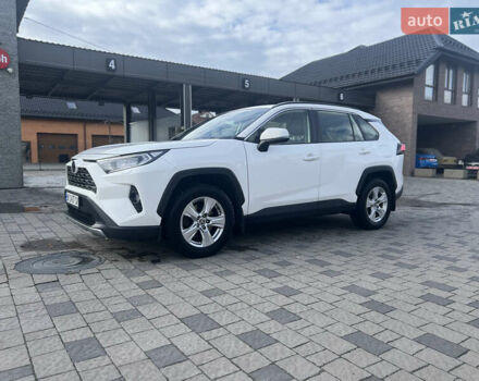 Тойота РАВ 4 2019 в Ровно на Automoto.ua Белый Тойота РАВ 4, объемом двигателя 1.99 л и пробегом 83 тыс. км за 28400 $, фото 17 на Automoto.ua