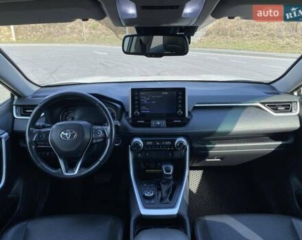 Тойота РАВ 4 2019 в Полтаве на Automoto.ua Белый Тойота РАВ 4, объемом двигателя 1.99 л и пробегом 101 тыс. км за 28700 $, фото 12 на Automoto.ua