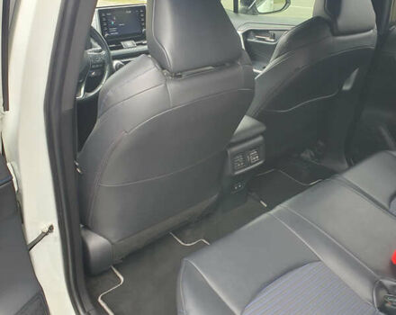 Белый Тойота РАВ 4, объемом двигателя 2.5 л и пробегом 150 тыс. км за 33000 $, фото 2 на Automoto.ua