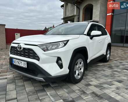 Білий Тойота РАВ 4, об'ємом двигуна 2 л та пробігом 106 тис. км за 27900 $, фото 1 на Automoto.ua