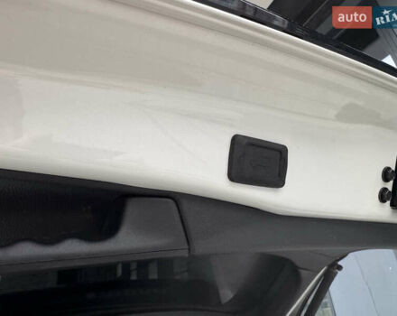Білий Тойота РАВ 4, об'ємом двигуна 2.49 л та пробігом 106 тис. км за 31500 $, фото 7 на Automoto.ua