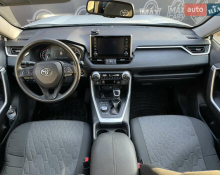 Белый Тойота РАВ 4, объемом двигателя 2 л и пробегом 215 тыс. км за 21000 $, фото 2 на Automoto.ua