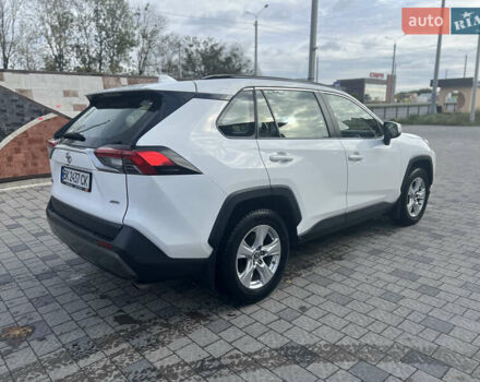 Тойота РАВ 4 2019 в Ровно на Automoto.ua Белый Тойота РАВ 4, объемом двигателя 1.99 л и пробегом 83 тыс. км за 28400 $, фото 10 на Automoto.ua
