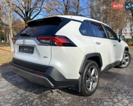 Тойота РАВ 4 2019 в Полтаве на Automoto.ua Белый Тойота РАВ 4, объемом двигателя 1.99 л и пробегом 101 тыс. км за 28700 $, фото 2 на Automoto.ua