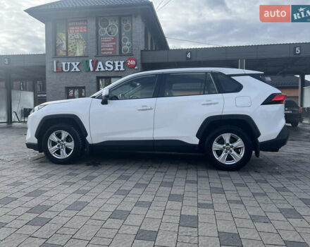Тойота РАВ 4 2019 в Ровно на Automoto.ua Белый Тойота РАВ 4, объемом двигателя 1.99 л и пробегом 83 тыс. км за 28400 $, фото 16 на Automoto.ua