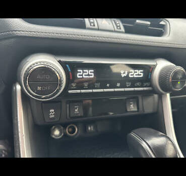 Белый Тойота РАВ 4, объемом двигателя 2 л и пробегом 215 тыс. км за 21000 $, фото 17 на Automoto.ua