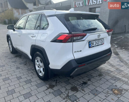 Тойота РАВ 4 2019 в Ровно на Automoto.ua Белый Тойота РАВ 4, объемом двигателя 1.99 л и пробегом 83 тыс. км за 28400 $, фото 14 на Automoto.ua