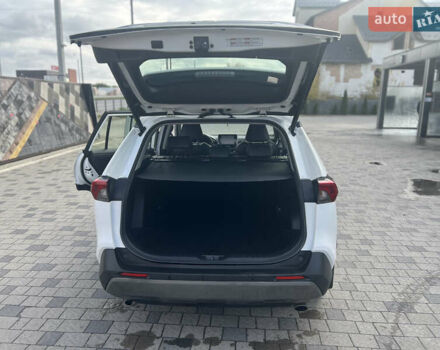 Тойота РАВ 4 2019 в Ровно на Automoto.ua Белый Тойота РАВ 4, объемом двигателя 1.99 л и пробегом 83 тыс. км за 28400 $, фото 42 на Automoto.ua