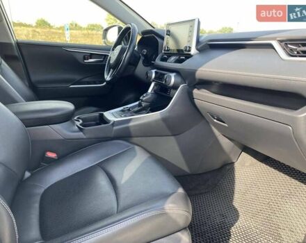 Тойота РАВ 4 2019 в Полтаве на Automoto.ua Белый Тойота РАВ 4, объемом двигателя 1.99 л и пробегом 101 тыс. км за 28700 $, фото 7 на Automoto.ua