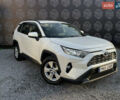 Белый Тойота РАВ 4, объемом двигателя 2 л и пробегом 215 тыс. км за 21000 $, фото 1 на Automoto.ua