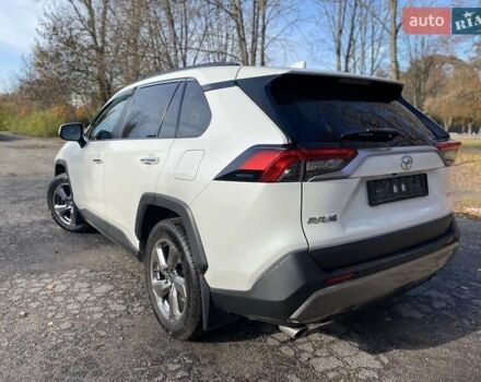 Тойота РАВ 4 2019 в Полтаве на Automoto.ua Белый Тойота РАВ 4, объемом двигателя 1.99 л и пробегом 101 тыс. км за 28700 $, фото 1 на Automoto.ua