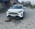 Тойота РАВ 4 2019 в Ровно на Automoto.ua Белый Тойота РАВ 4, объемом двигателя 1.99 л и пробегом 83 тыс. км за 28400 $, фото 1 на Automoto.ua