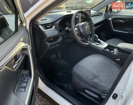 Белый Тойота РАВ 4, объемом двигателя 2 л и пробегом 215 тыс. км за 21000 $, фото 6 на Automoto.ua