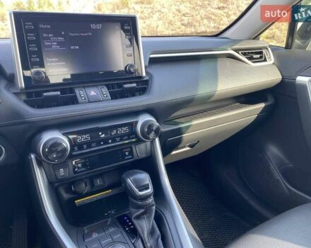 Тойота РАВ 4 2019 в Полтаве на Automoto.ua Белый Тойота РАВ 4, объемом двигателя 1.99 л и пробегом 101 тыс. км за 28700 $, фото 14 на Automoto.ua