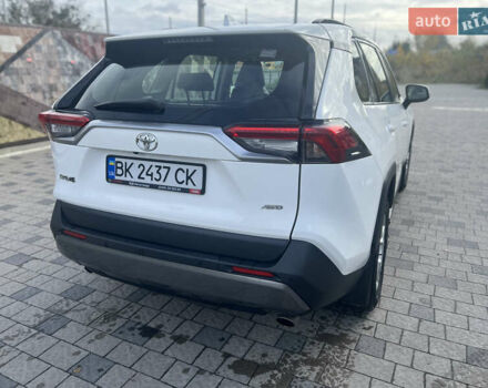 Тойота РАВ 4 2019 в Ровно на Automoto.ua Белый Тойота РАВ 4, объемом двигателя 1.99 л и пробегом 83 тыс. км за 28400 $, фото 11 на Automoto.ua
