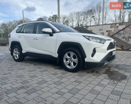 Тойота РАВ 4 2019 в Ровно на Automoto.ua Белый Тойота РАВ 4, объемом двигателя 1.99 л и пробегом 83 тыс. км за 28400 $, фото 7 на Automoto.ua