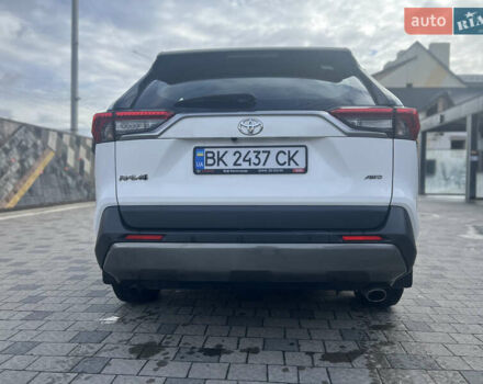 Тойота РАВ 4 2019 в Ровно на Automoto.ua Белый Тойота РАВ 4, объемом двигателя 1.99 л и пробегом 83 тыс. км за 28400 $, фото 12 на Automoto.ua
