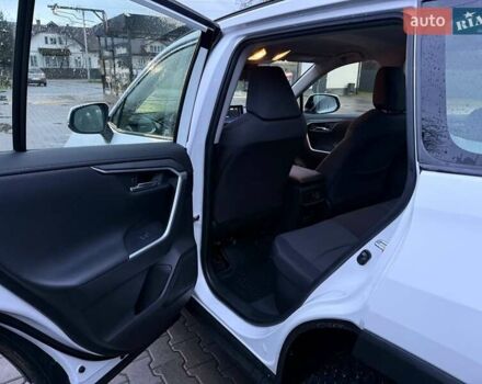 Білий Тойота РАВ 4, об'ємом двигуна 2.49 л та пробігом 334 тис. км за 25700 $, фото 9 на Automoto.ua