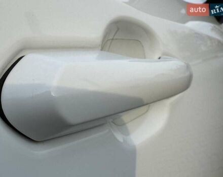 Білий Тойота РАВ 4, об'ємом двигуна 1.99 л та пробігом 76 тис. км за 22500 $, фото 44 на Automoto.ua