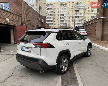 Белый Тойота РАВ 4, объемом двигателя 1.99 л и пробегом 108 тыс. км за 29899 $, фото 3 на Automoto.ua