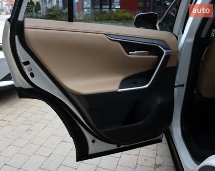 Білий Тойота РАВ 4, об'ємом двигуна 2.49 л та пробігом 95 тис. км за 37900 $, фото 32 на Automoto.ua