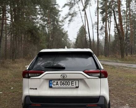 Белый Тойота РАВ 4, объемом двигателя 2 л и пробегом 47 тыс. км за 25000 $, фото 2 на Automoto.ua