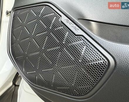 Білий Тойота РАВ 4, об'ємом двигуна 1.99 л та пробігом 76 тис. км за 22500 $, фото 90 на Automoto.ua