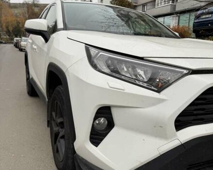 Белый Тойота РАВ 4, объемом двигателя 1.99 л и пробегом 144 тыс. км за 25000 $, фото 1 на Automoto.ua