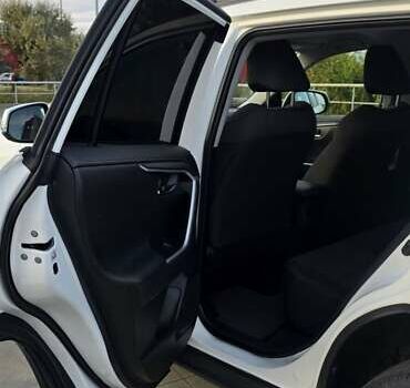 Белый Тойота РАВ 4, объемом двигателя 1.99 л и пробегом 99 тыс. км за 29900 $, фото 1 на Automoto.ua