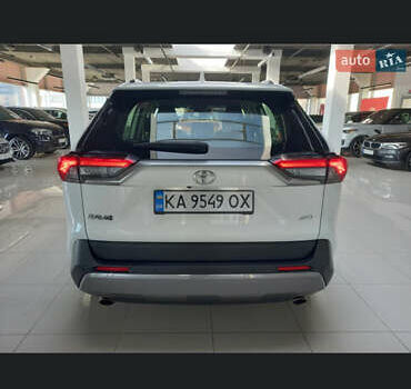 Белый Тойота РАВ 4, объемом двигателя 1.99 л и пробегом 182 тыс. км за 26500 $, фото 2 на Automoto.ua