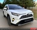 Белый Тойота РАВ 4, объемом двигателя 2 л и пробегом 155 тыс. км за 25550 $, фото 1 на Automoto.ua