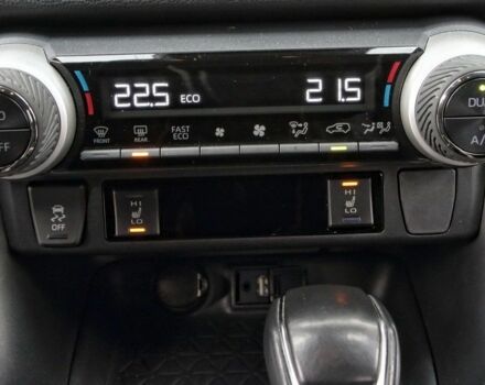 Белый Тойота РАВ 4, объемом двигателя 0 л и пробегом 84 тыс. км за 18000 $, фото 3 на Automoto.ua