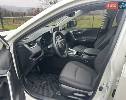 Белый Тойота РАВ 4, объемом двигателя 2.49 л и пробегом 8 тыс. км за 30500 $, фото 8 на Automoto.ua