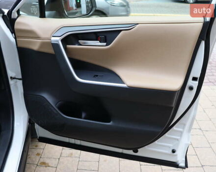 Білий Тойота РАВ 4, об'ємом двигуна 2.49 л та пробігом 95 тис. км за 37900 $, фото 47 на Automoto.ua