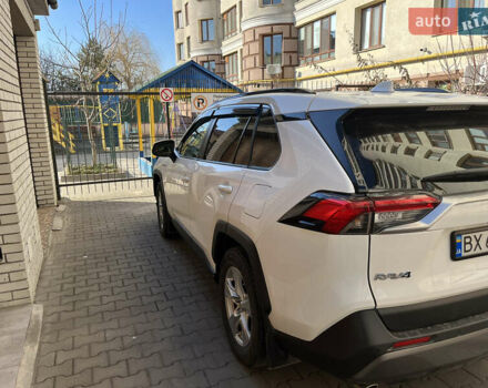 Белый Тойота РАВ 4, объемом двигателя 2.49 л и пробегом 115 тыс. км за 30000 $, фото 2 на Automoto.ua