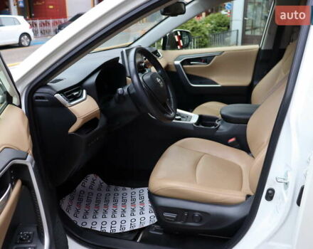 Білий Тойота РАВ 4, об'ємом двигуна 2.49 л та пробігом 95 тис. км за 37900 $, фото 14 на Automoto.ua