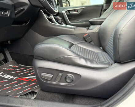 Белый Тойота РАВ 4, объемом двигателя 2.5 л и пробегом 118 тыс. км за 34000 $, фото 28 на Automoto.ua