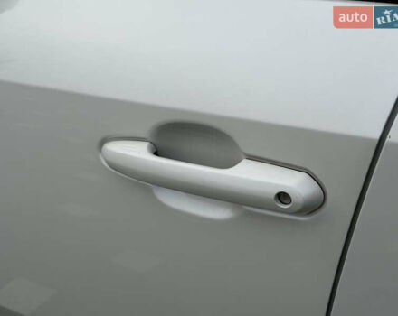 Белый Тойота РАВ 4, объемом двигателя 2.5 л и пробегом 118 тыс. км за 34000 $, фото 14 на Automoto.ua