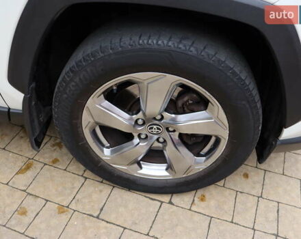 Білий Тойота РАВ 4, об'ємом двигуна 2.49 л та пробігом 95 тис. км за 37900 $, фото 3 на Automoto.ua