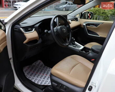 Білий Тойота РАВ 4, об'ємом двигуна 2.49 л та пробігом 95 тис. км за 37900 $, фото 13 на Automoto.ua