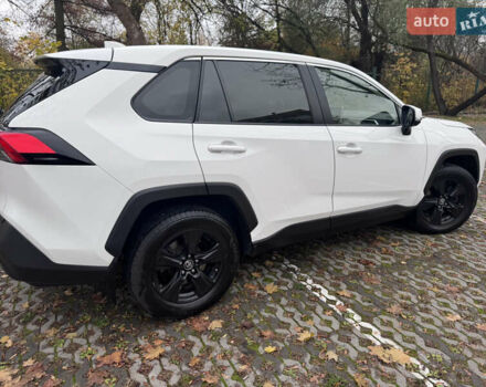 Тойота РАВ 4 2021 в Харькове на Automoto.ua Белый Тойота РАВ 4, объемом двигателя 1.99 л и пробегом 95 тыс. км за 27500 $, фото 5 на Automoto.ua