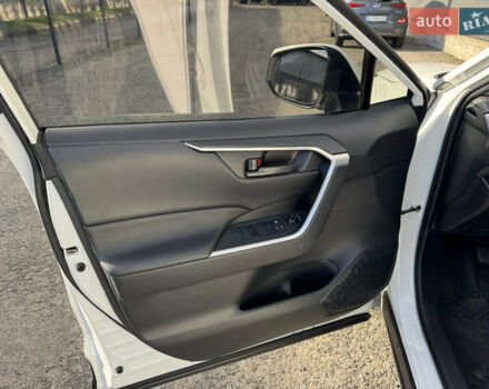 Тойота РАВ 4 2021 в Киеве на Automoto.ua Белый Тойота РАВ 4, объемом двигателя 1.99 л и пробегом 85 тыс. км за 24500 $, фото 7 на Automoto.ua