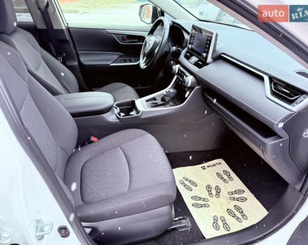 Білий Тойота РАВ 4, об'ємом двигуна 2 л та пробігом 95 тис. км за 24700 $, фото 32 на Automoto.ua